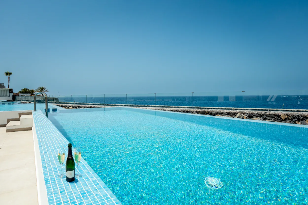 Vista del Silencio - 1-infinity-pool-with-champagne